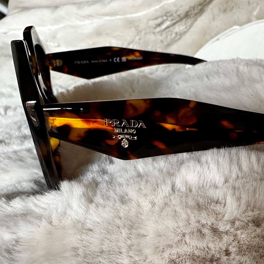 Prada Brown Oversized Glasses - Picture 11 of 12